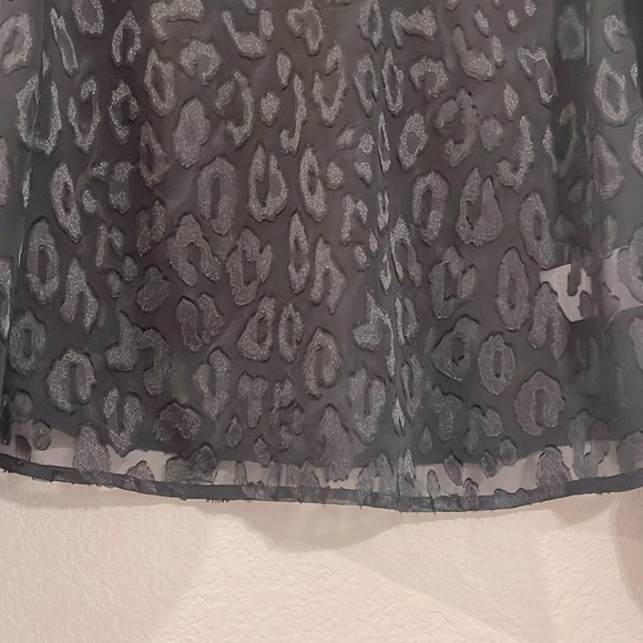 Express Women Tunic XS Black Semi Sheer Animal Print Monochrome Contemporary - Picture 7 of 16